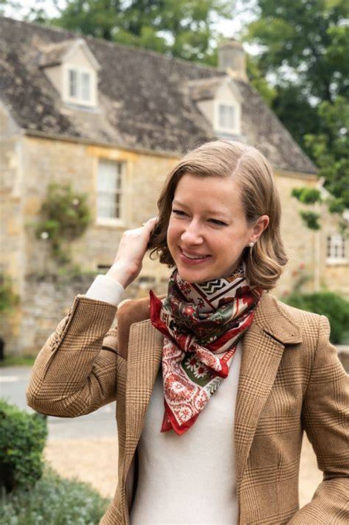 Silk scarf - How To Discuss